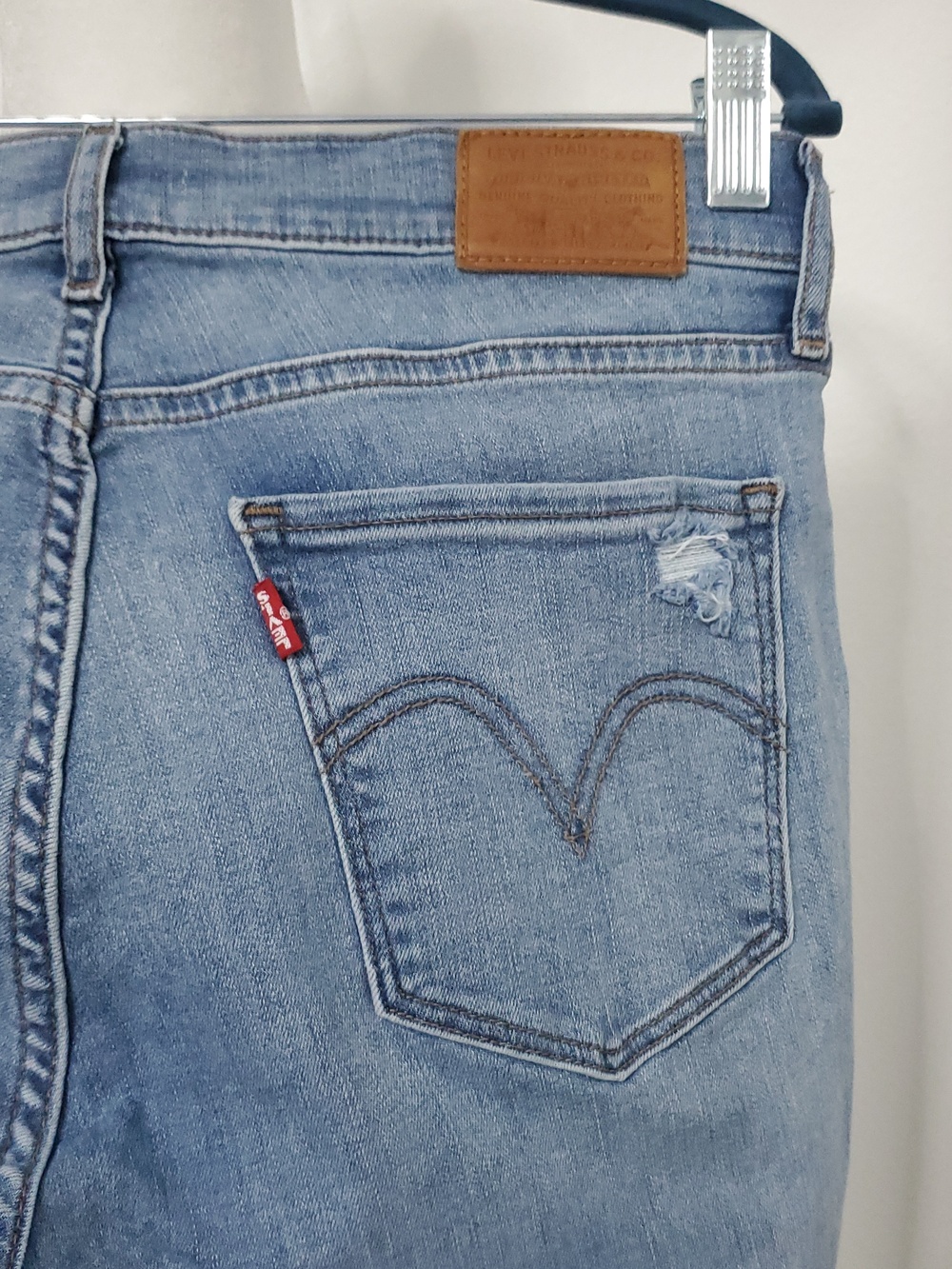 Levi's Distressed Curvy Skinny Jeans - 29